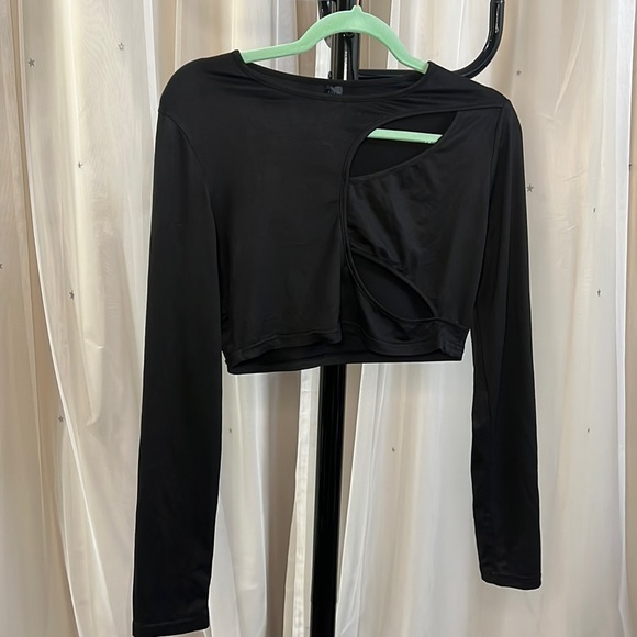 Black Cut Out Crop Top - Picture 1 of 3